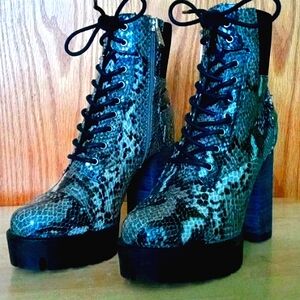 NWT Charles David Booties